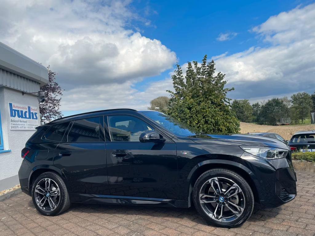 BMW iX1