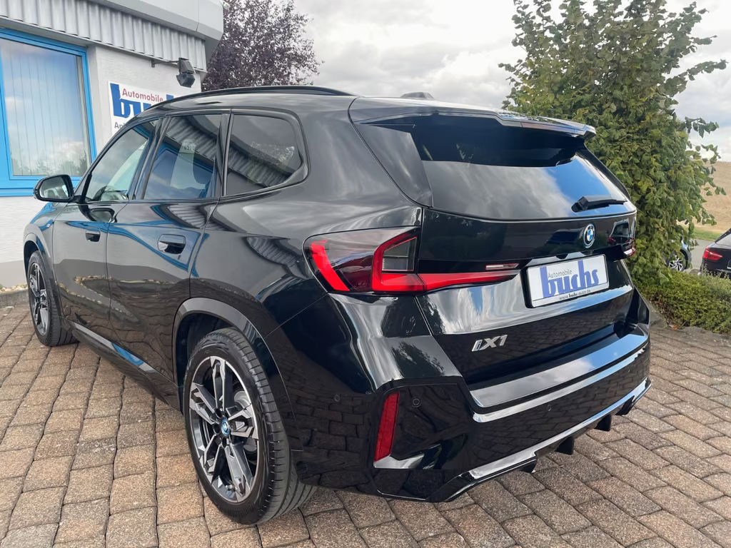 BMW iX1