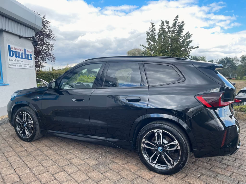 BMW iX1