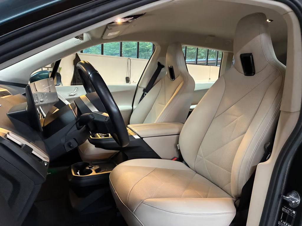 BMW iX
