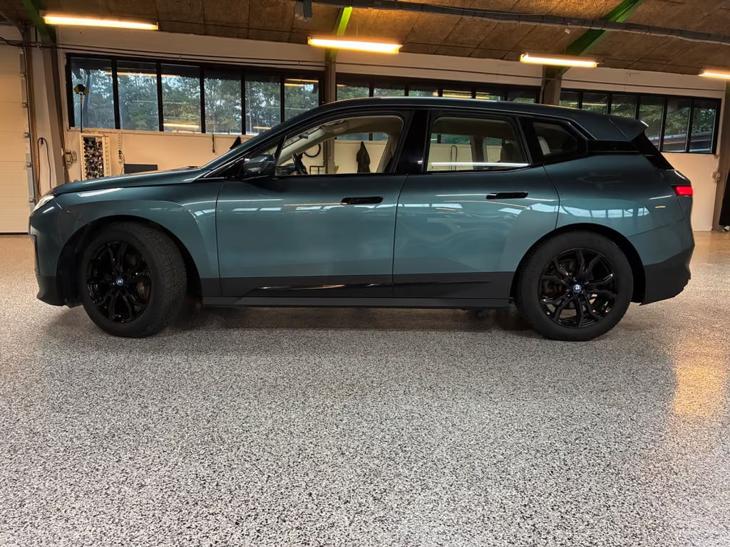 BMW iX