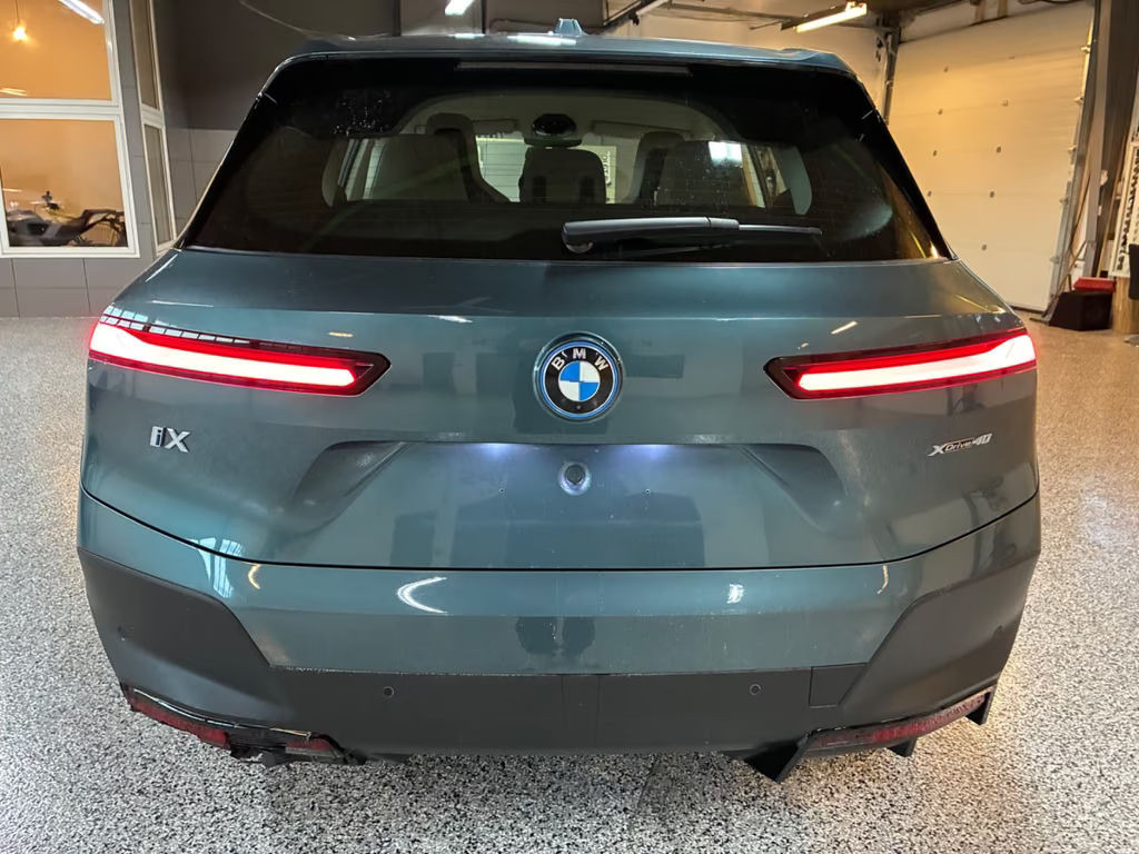 BMW iX