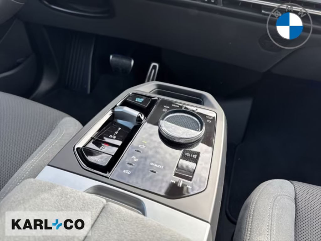BMW iX