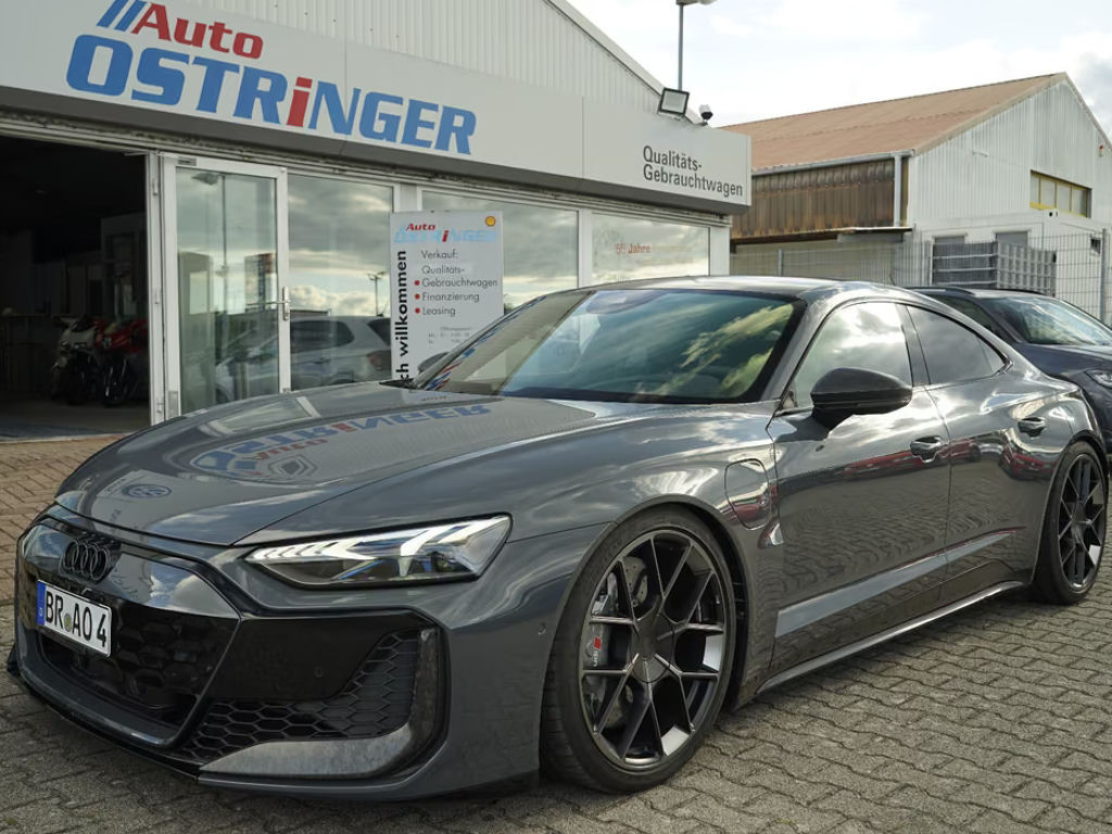 Audi RS e-tron GT Sitzbel. Camouflage Carbon