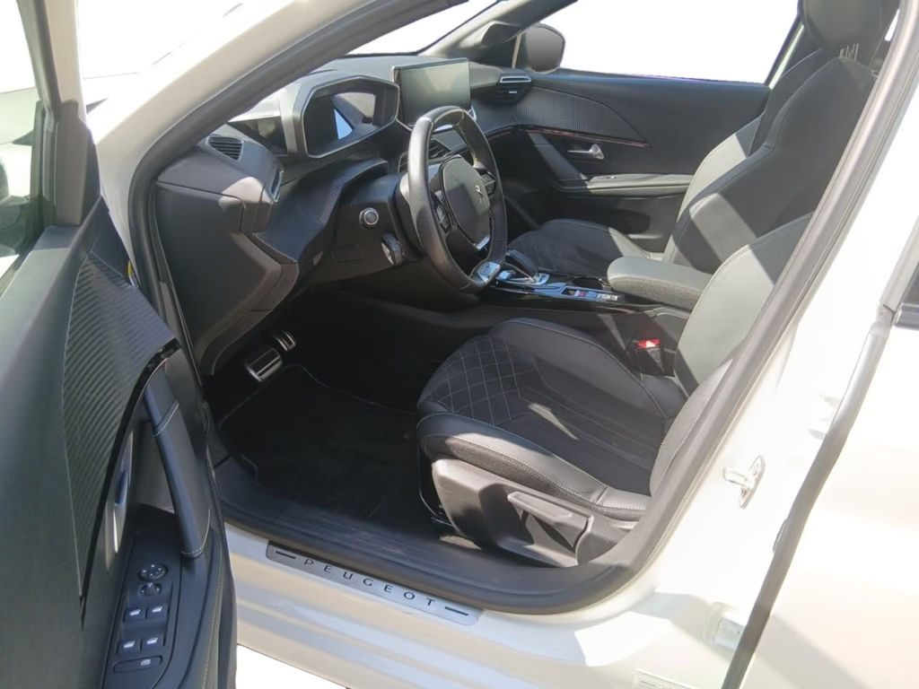 Peugeot e-208
