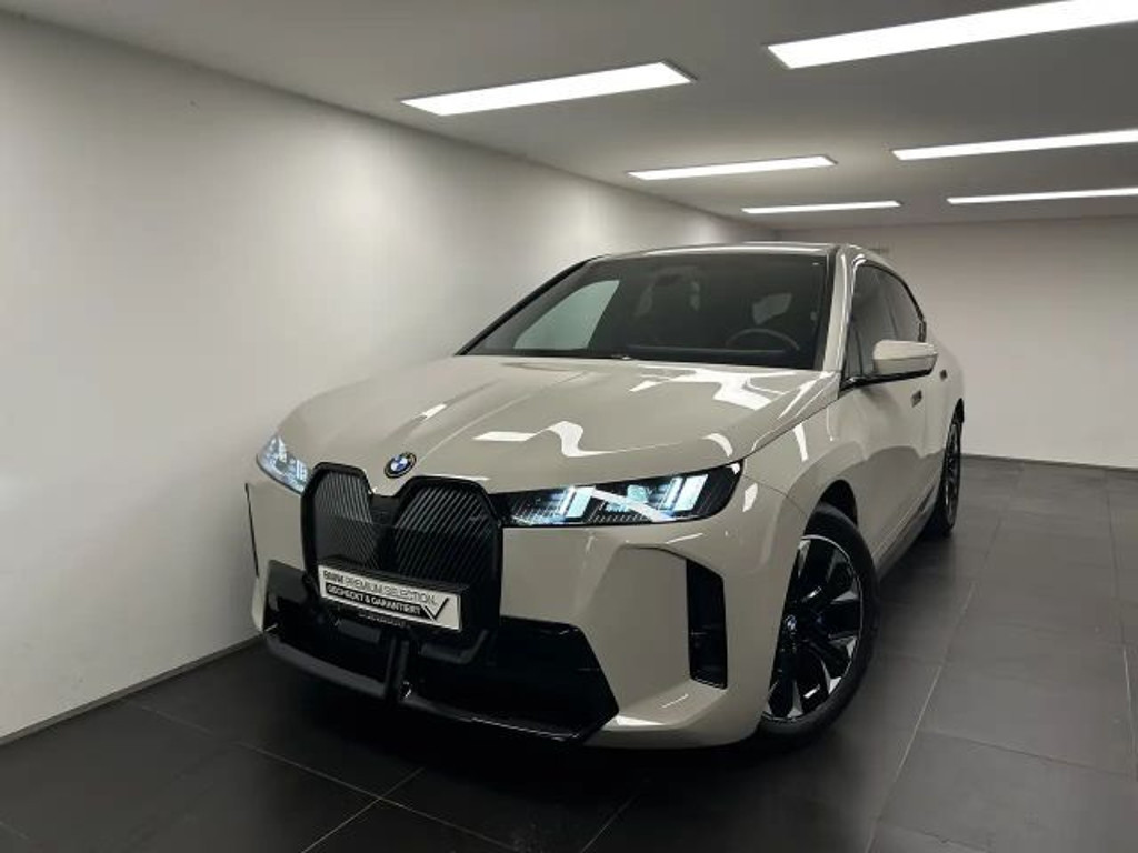 BMW iX