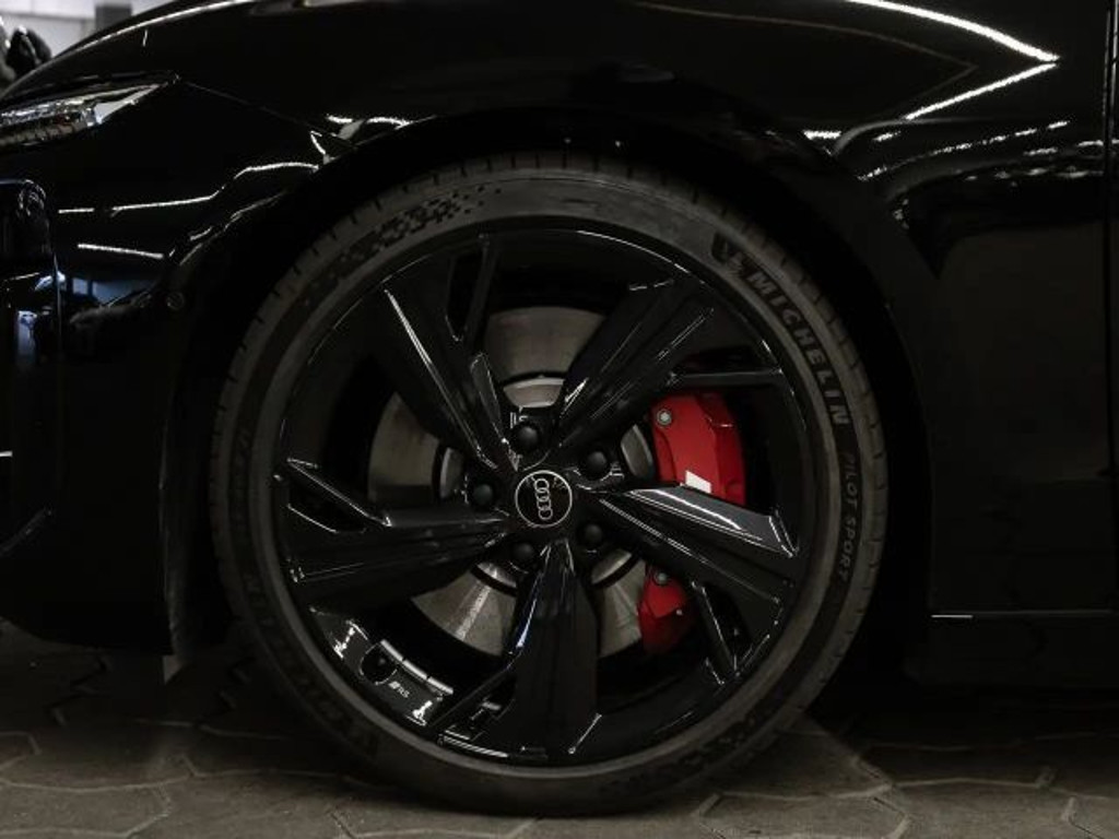 Audi S6 e-tron