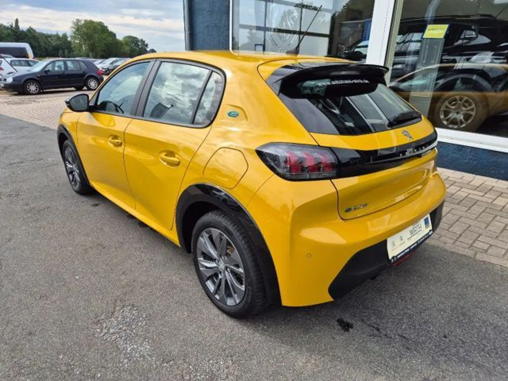 Peugeot e-208