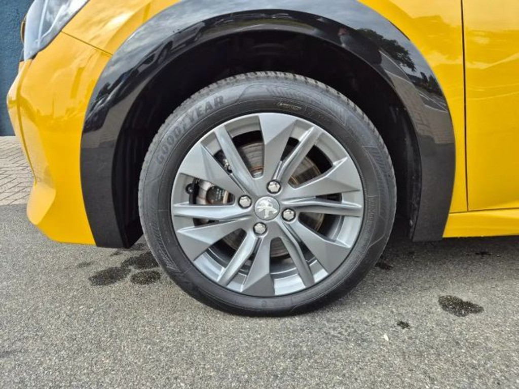 Peugeot e-208