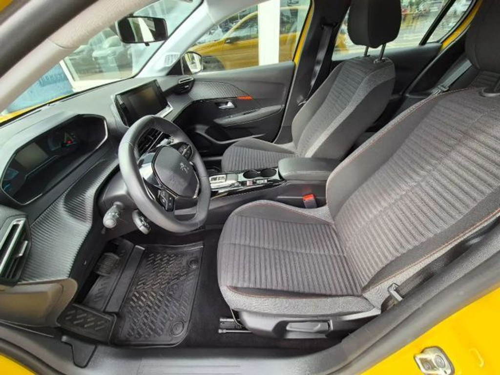 Peugeot e-208