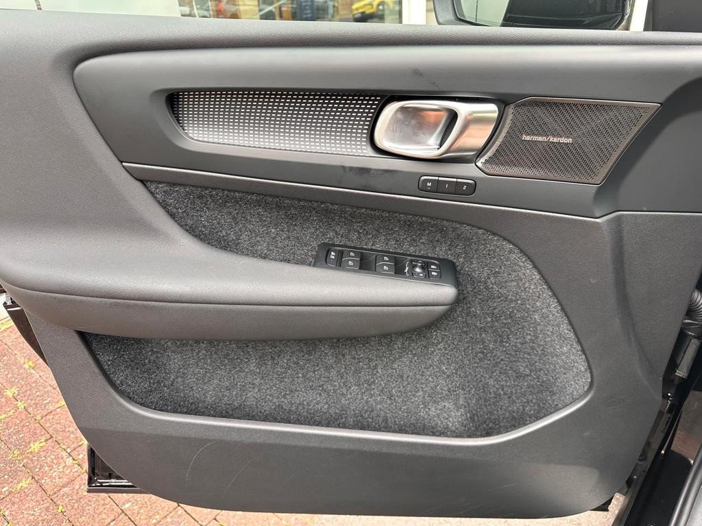 Volvo EX40