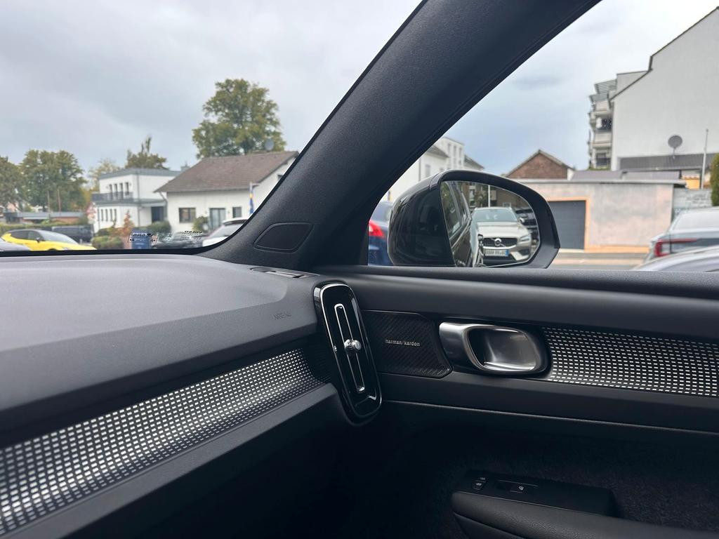 Volvo EX40
