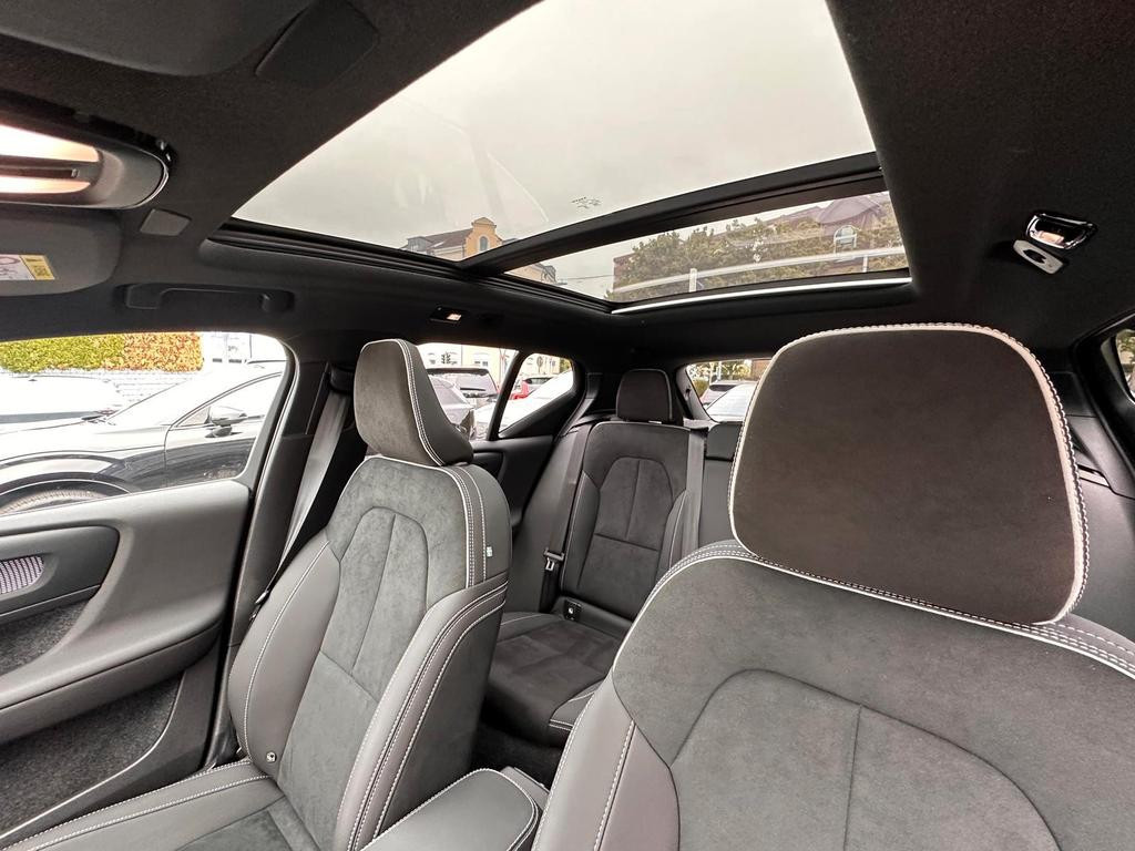 Volvo EX40