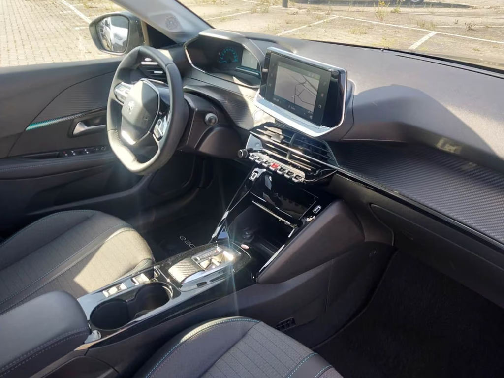 Peugeot e-208