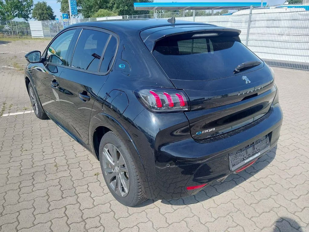 Peugeot e-208