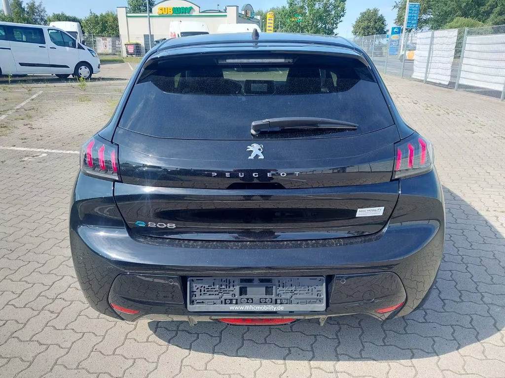 Peugeot e-208