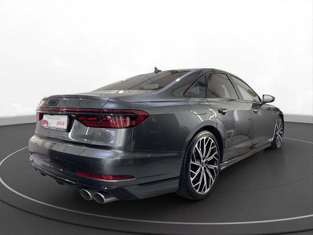 Audi S8
