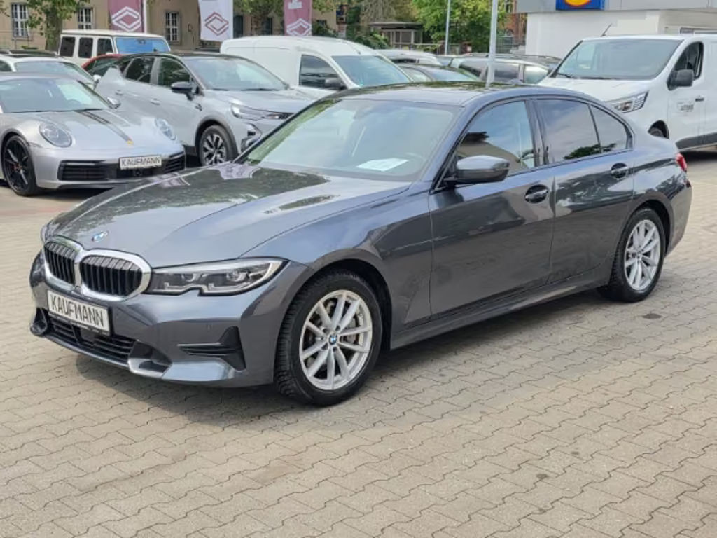 BMW 3 Serie 330 Sport Line Sedan 330i