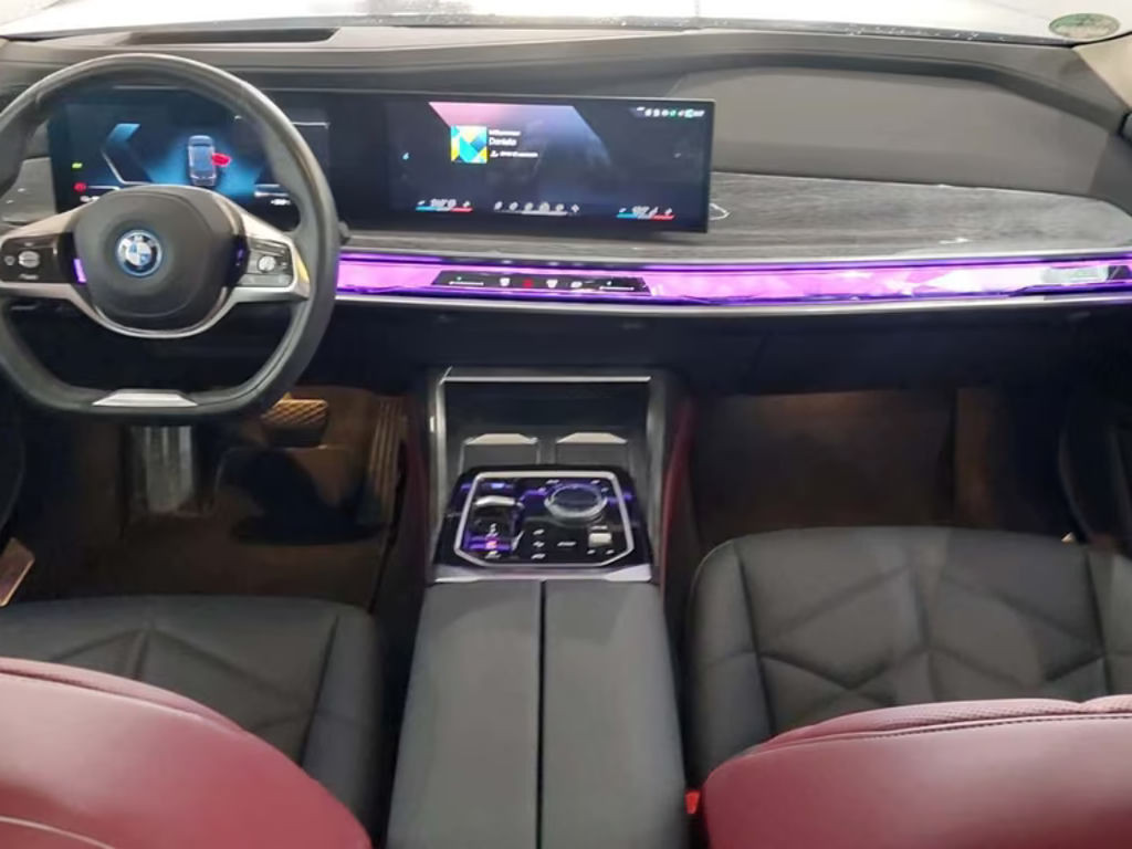 BMW i7