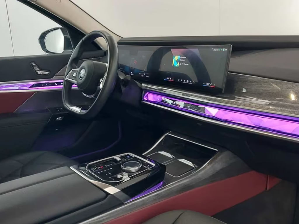 BMW i7