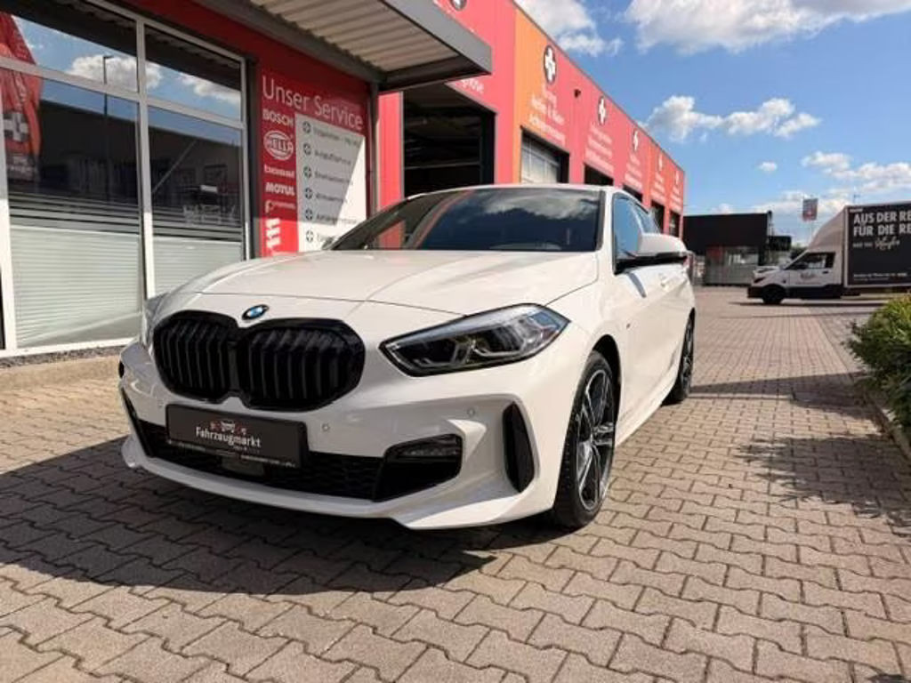 BMW 1 Serie 120 M-Sport xDrive Sedan