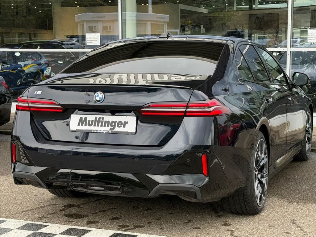 BMW i5
