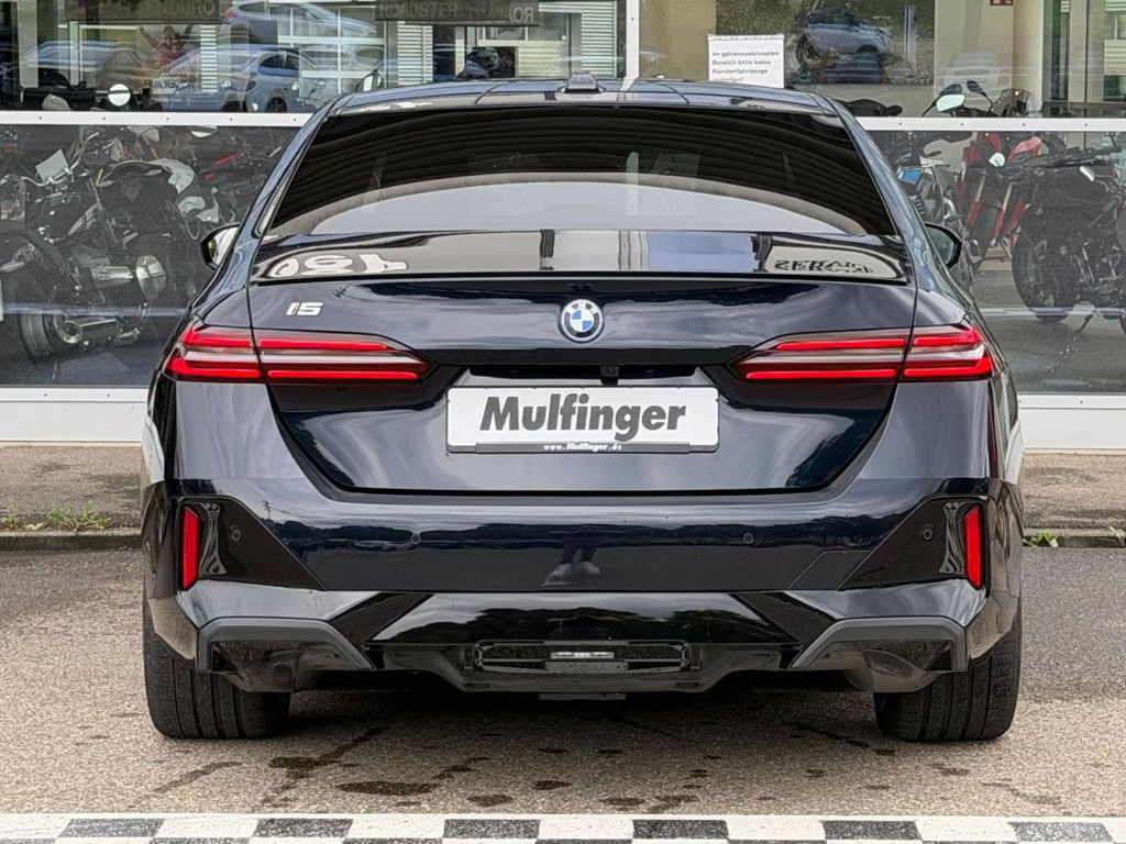 BMW i5