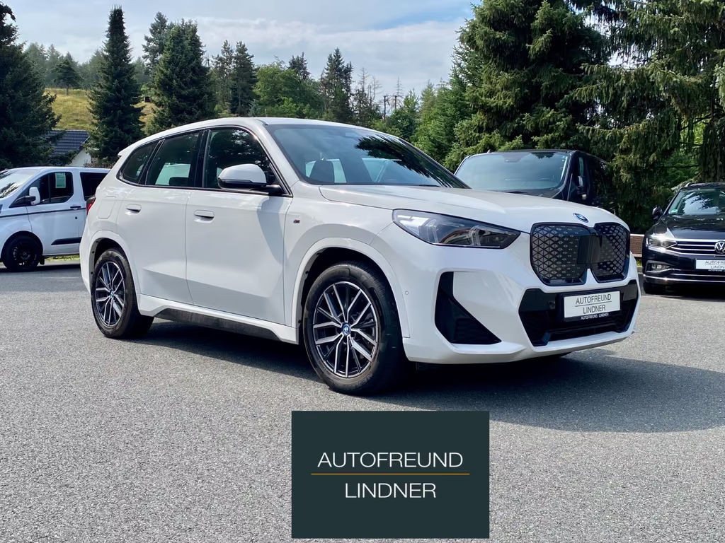 BMW iX1