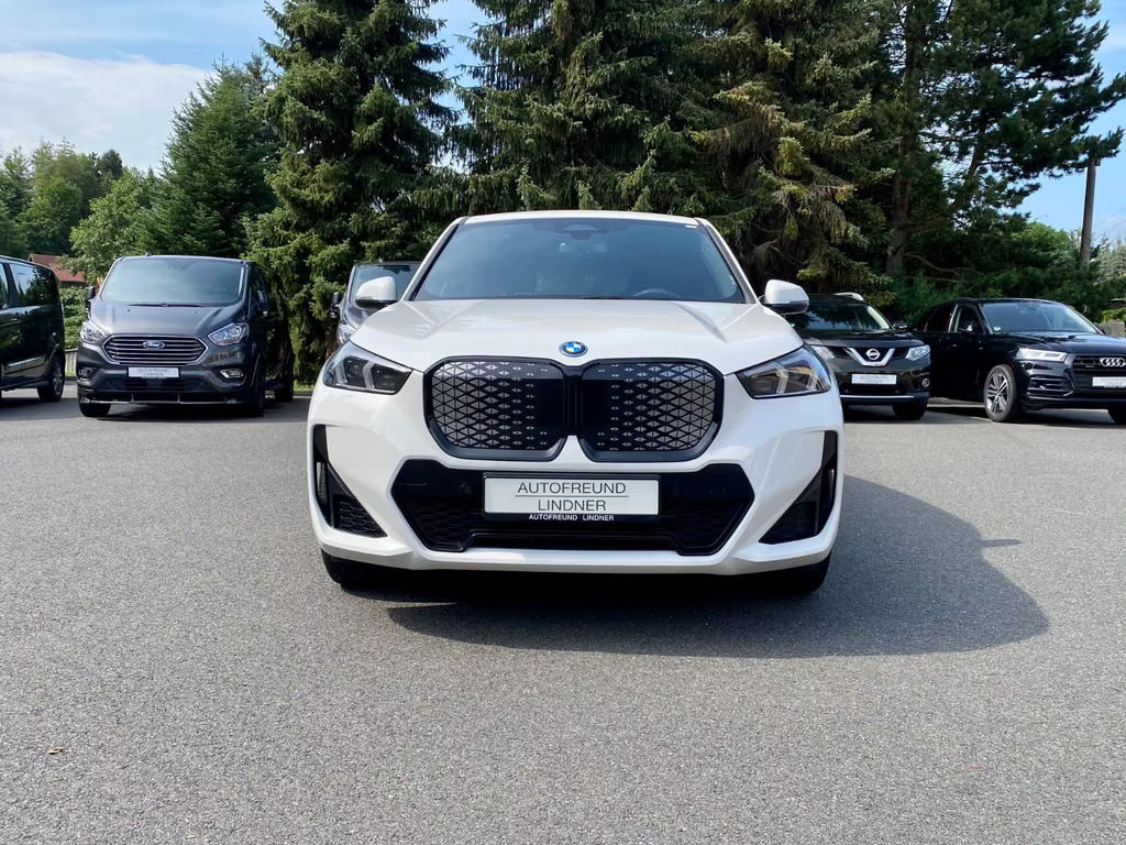 BMW iX1