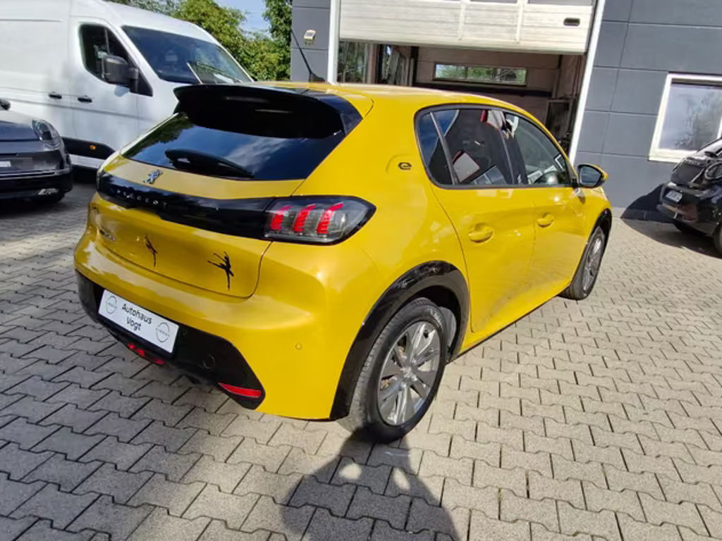 Peugeot e-208
