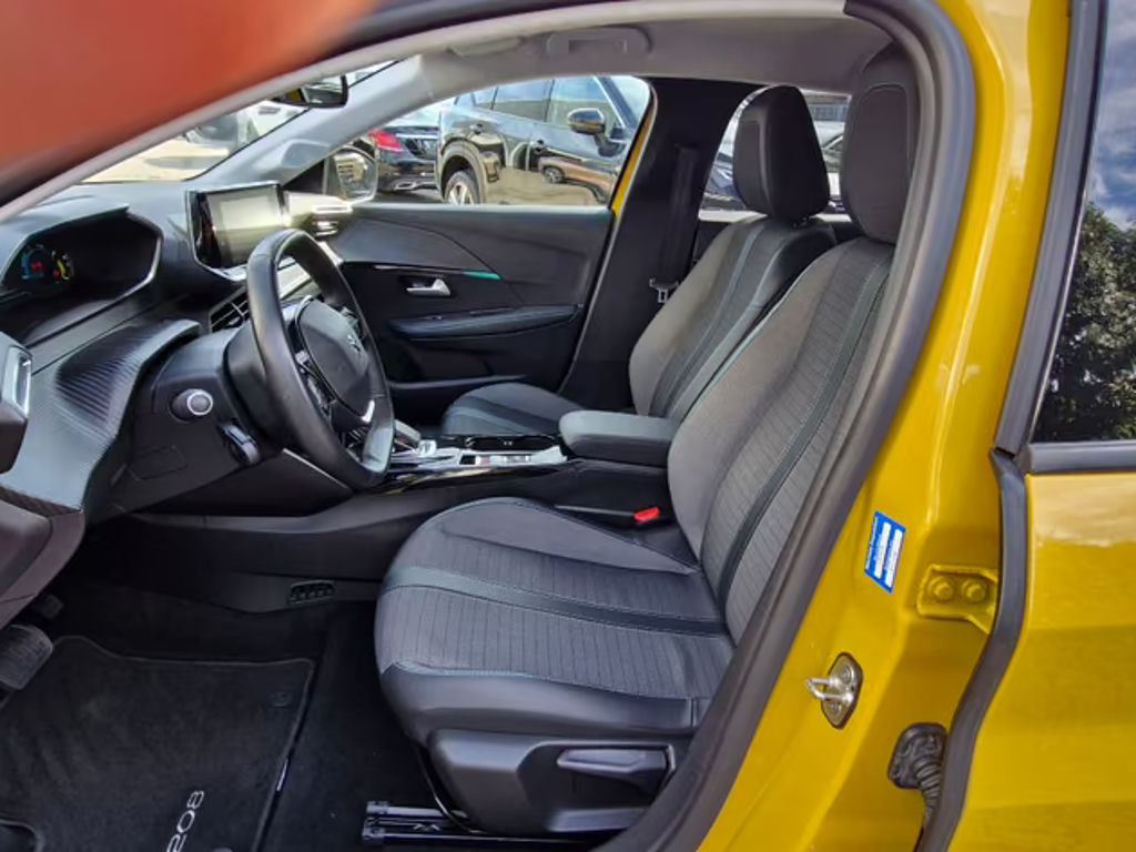 Peugeot e-208