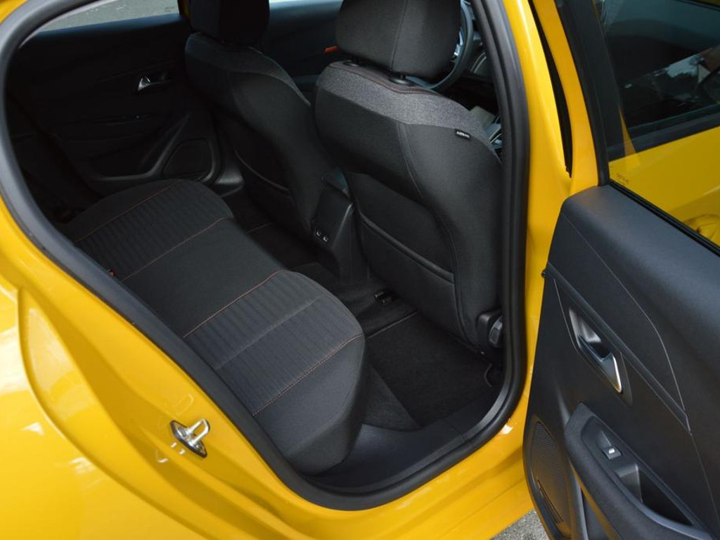 Peugeot e-208