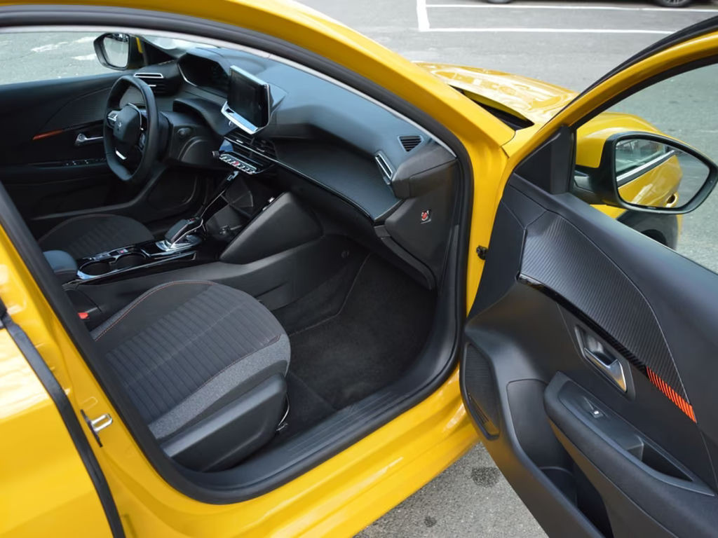 Peugeot e-208