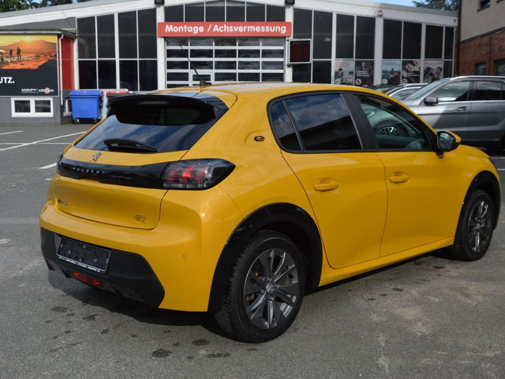 Peugeot e-208
