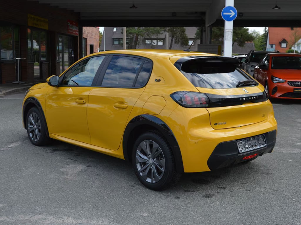 Peugeot e-208