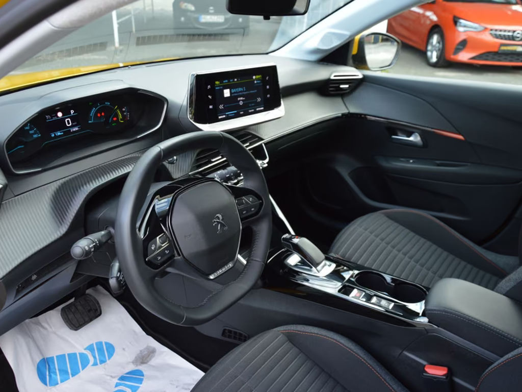 Peugeot e-208