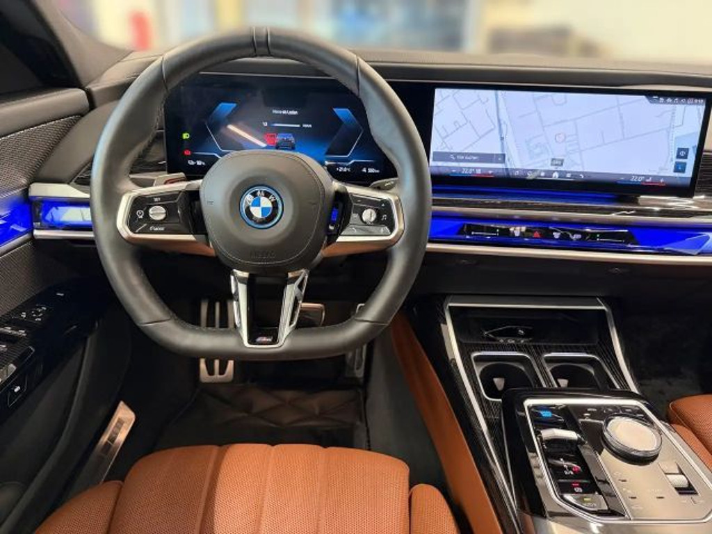 BMW i7