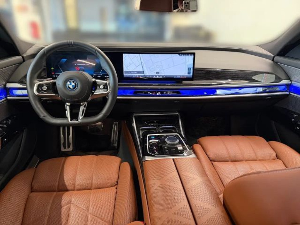 BMW i7