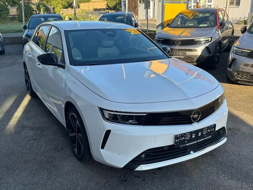 Opel Astra Innovation Hybrid Elegance