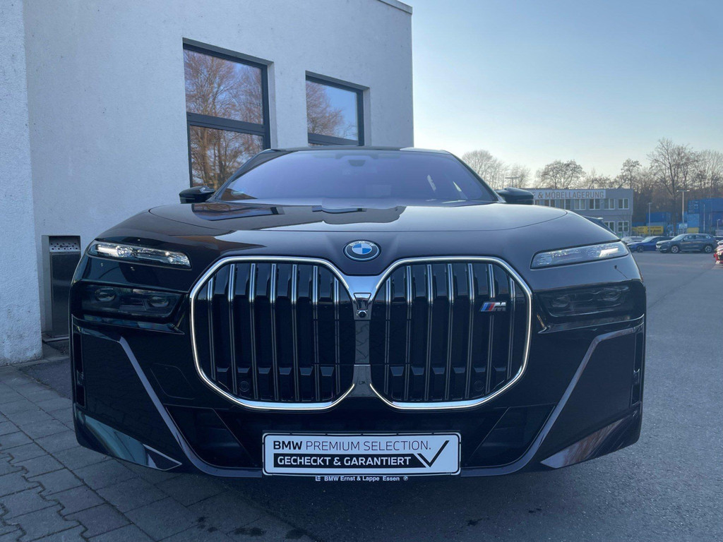BMW i7