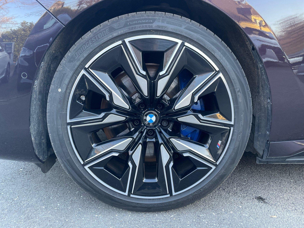 BMW i7