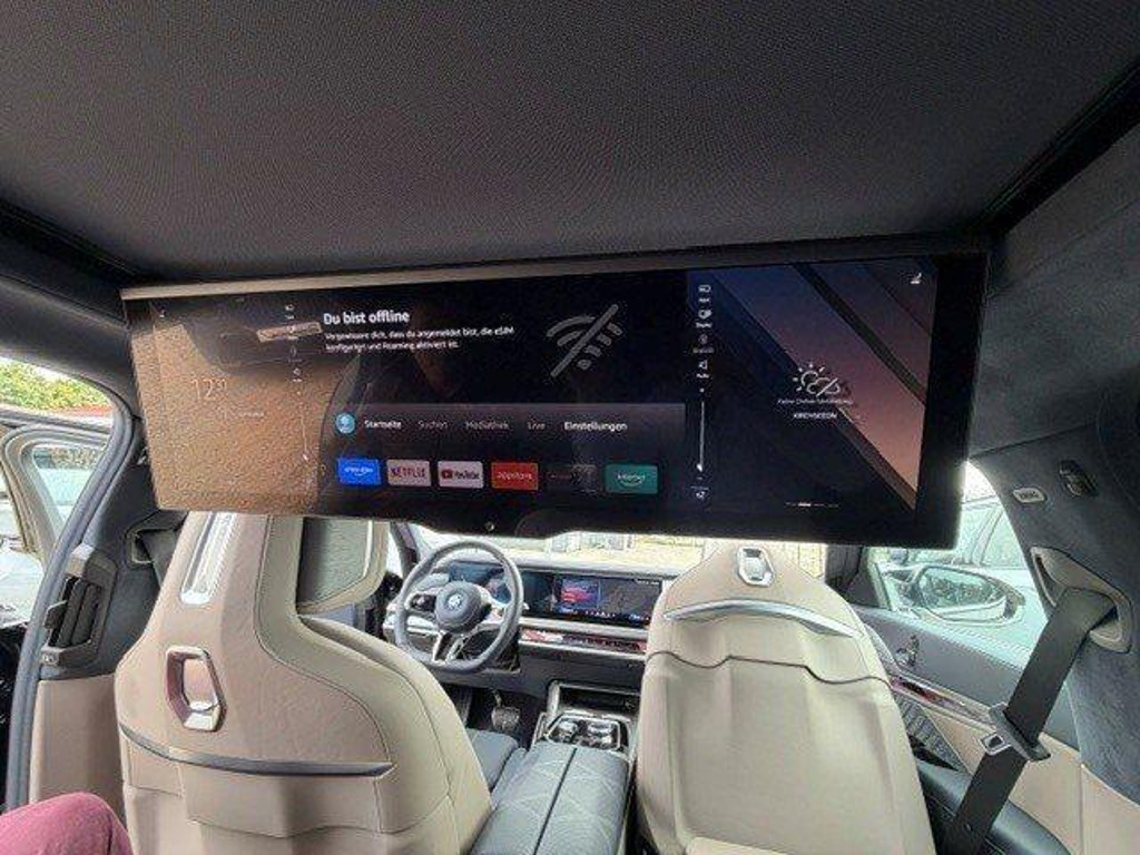 BMW i7