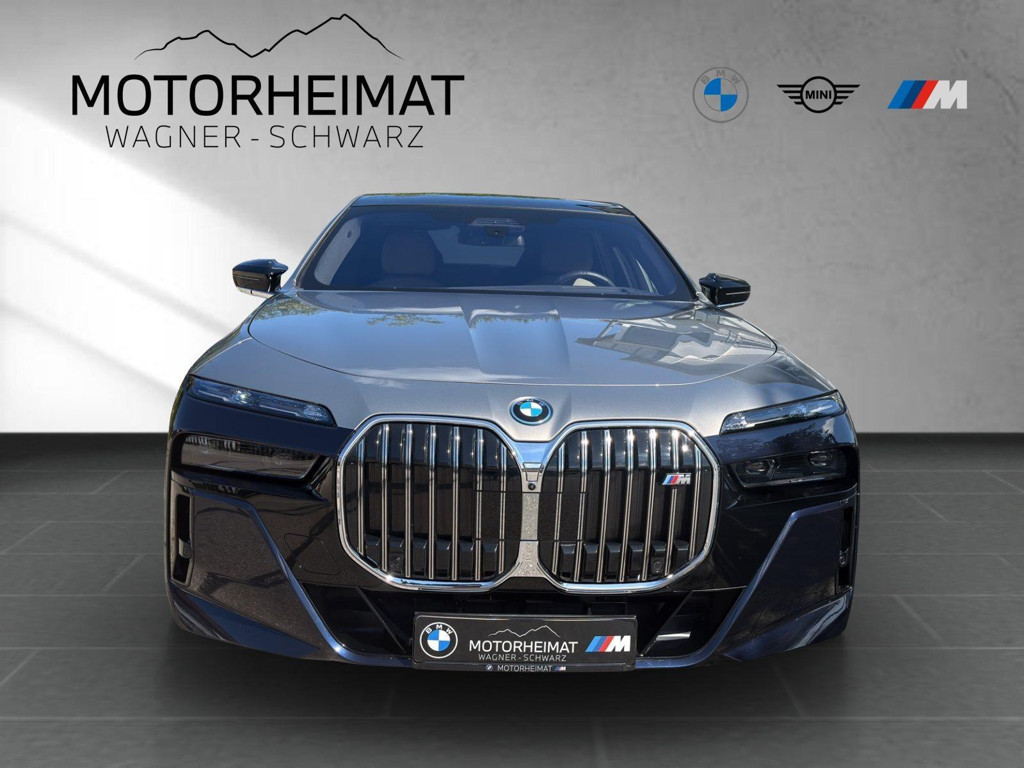 BMW i7