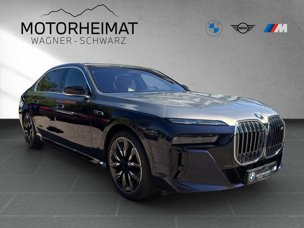 BMW i7