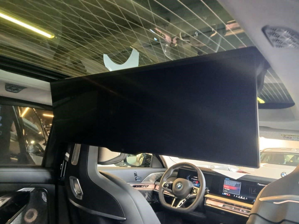 BMW i7
