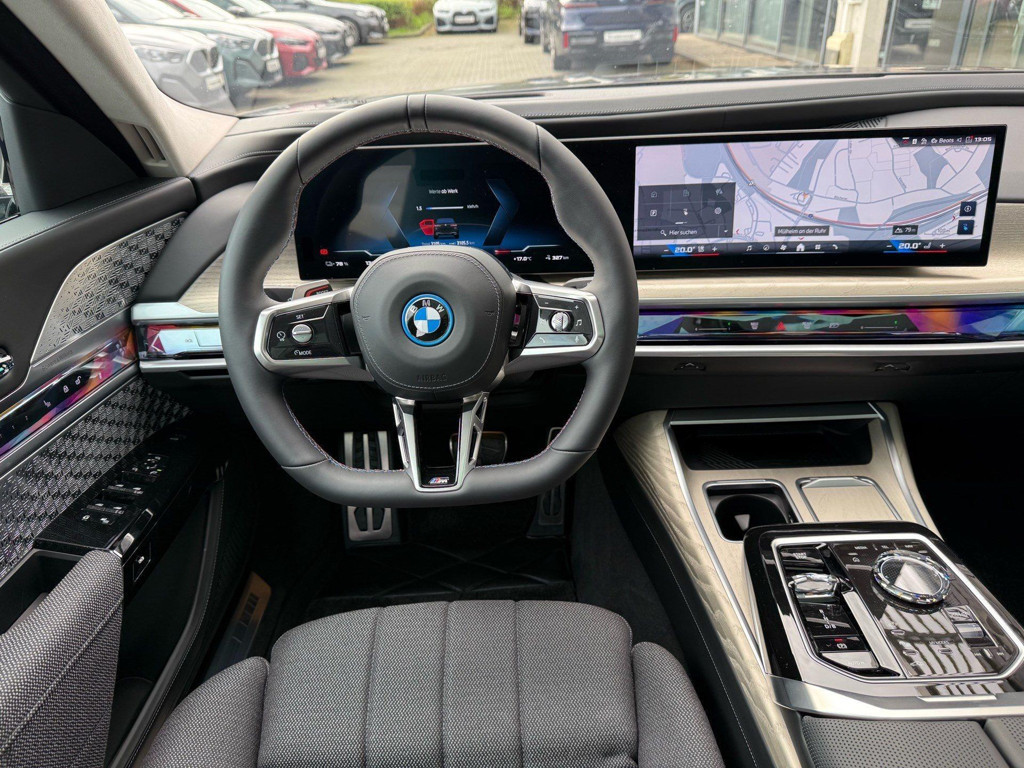 BMW i7