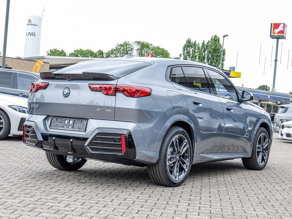 BMW iX2