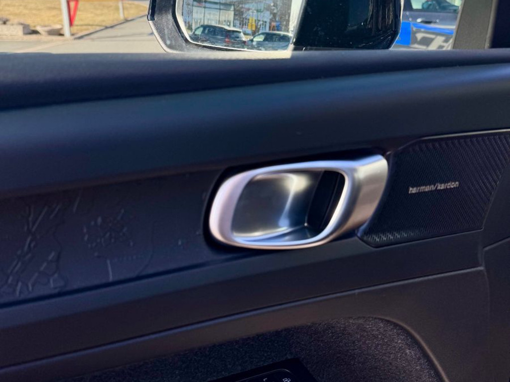 Volvo EX40