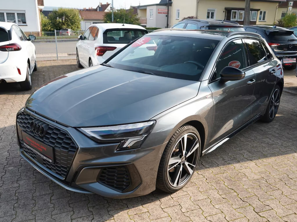 Audi A3 Sportback Sedan S-Line 35 TFSI
