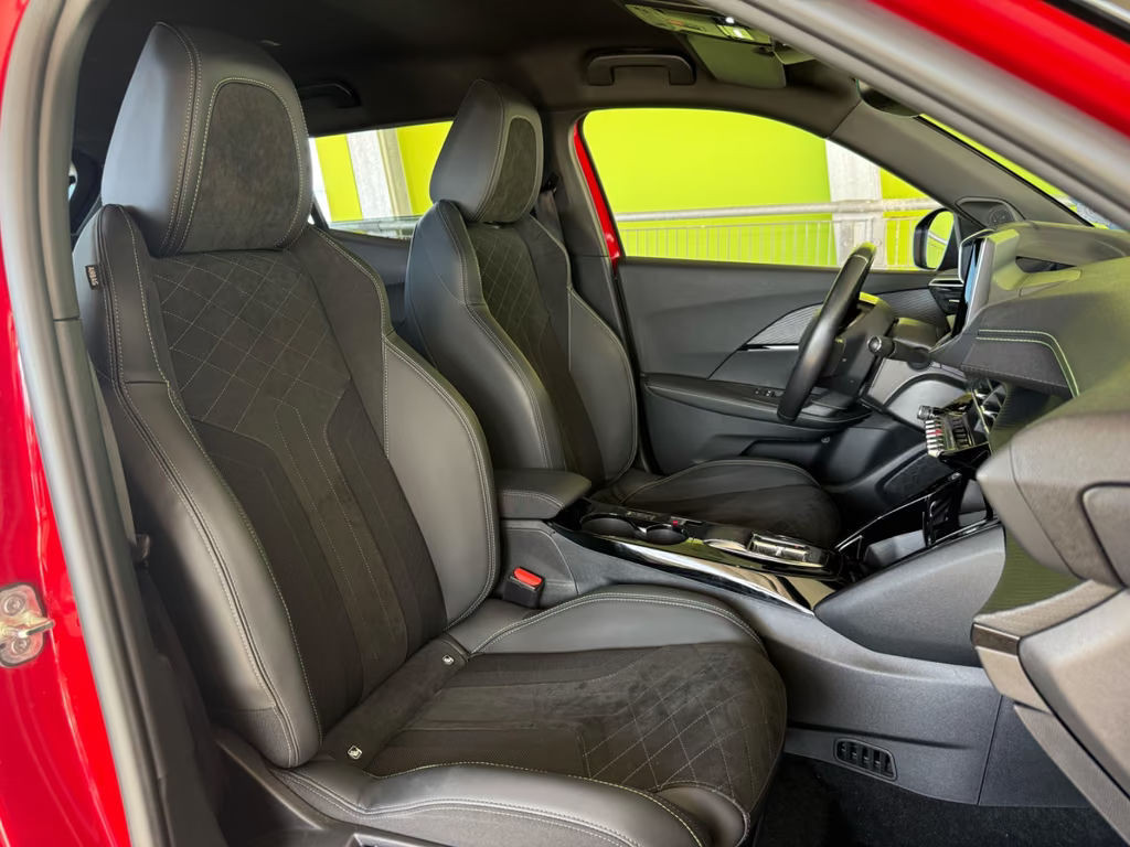 Peugeot e-2008